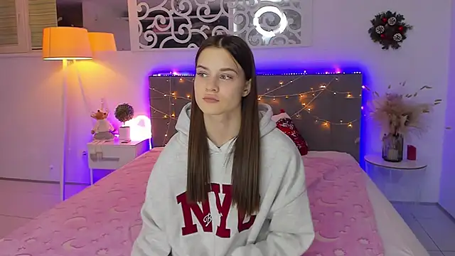 LuisaClover's cam snapshot