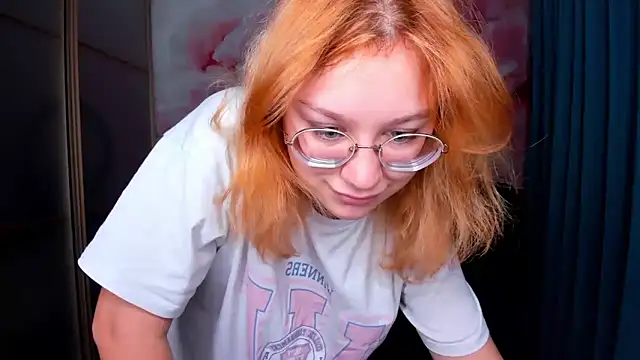 AngelinaLow's cam snapshot