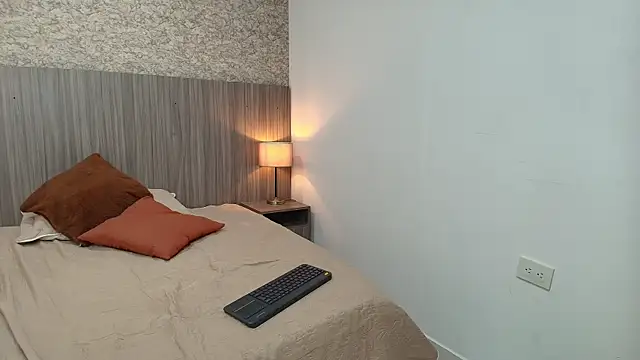 zoe_bermudez's cam snapshot