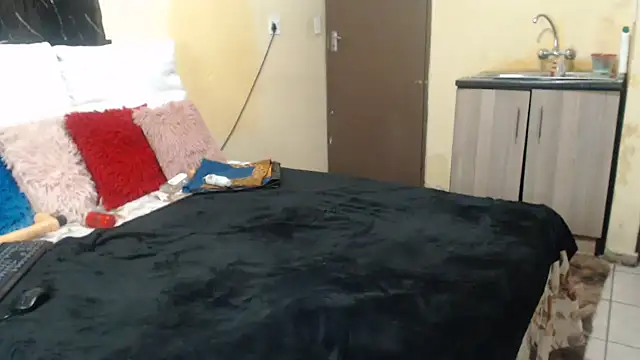 Hugecurvyass3xx's cam snapshot