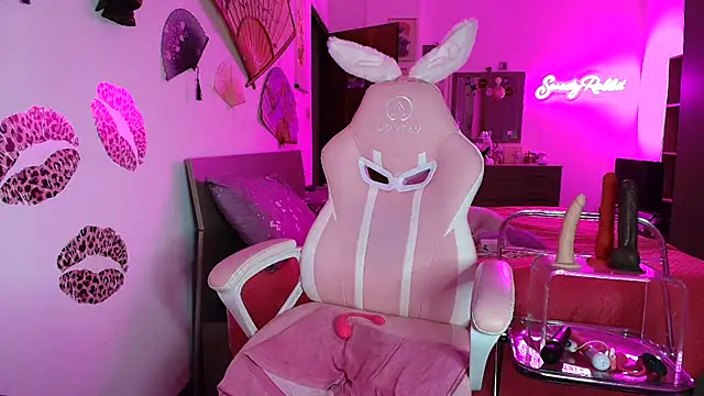 SWEETYRABBIT_FUCKTOTUM's cam snapshot