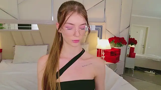 MeganMour's cam snapshot