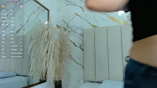 _Emma_whiitee_'s cam snapshot