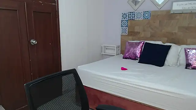 kylieBensoon's cam snapshot