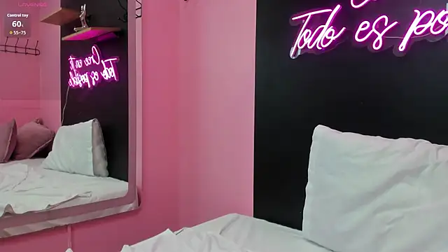 JuliethCruz_'s cam snapshot