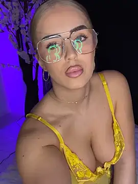 AubrieleRouj1's cam snapshot