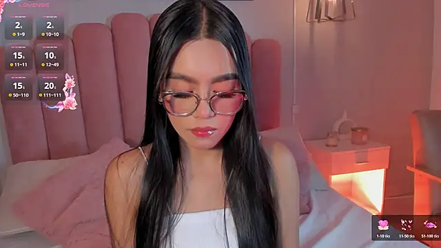 mara_swan_'s cam snapshot