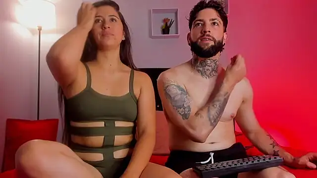 ALPHA_AND_SCARLET's cam snapshot