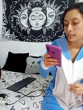 emily_n_abby's cam snapshot