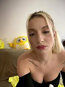 Ella_Charm's cam snapshot