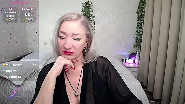 hunters_woman's cam snapshot