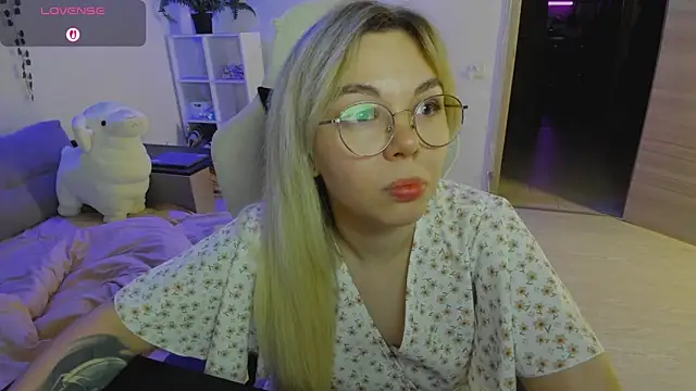 SpecterGirl's cam snapshot