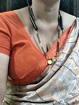 bhuvana_555's cam snapshot