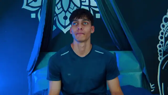 AlessioVitale live sex cam