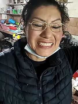 LaInsaciableIntensa live sex cam