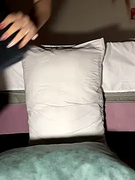 CoraVibes live sex cam