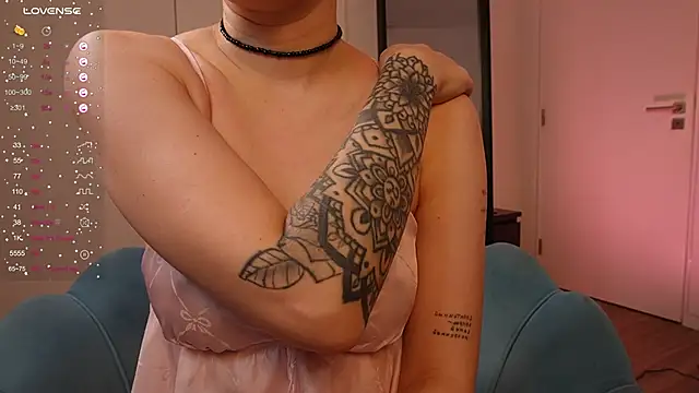 NeonyMuse's cam snapshot