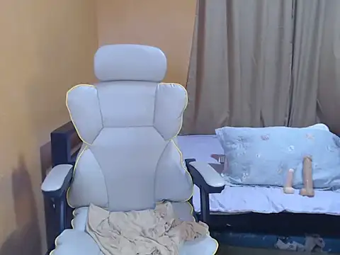 ur_petitejaya's cam snapshot