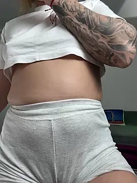 MiaKiittyy's cam snapshot