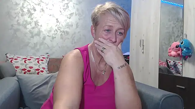 RosesandLillies's cam snapshot