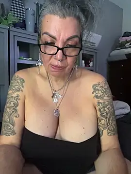 dieseldame1313's cam snapshot