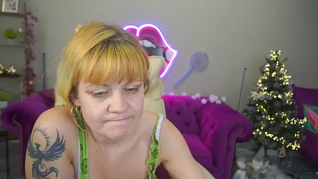 BellaLaPetit's cam snapshot