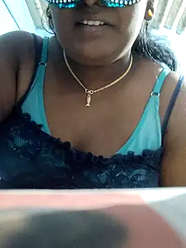 divyatamil143's cam snapshot