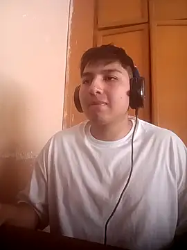 LoganFinds live sex cam