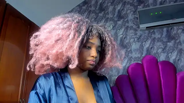 EMMAPARISS's cam snapshot