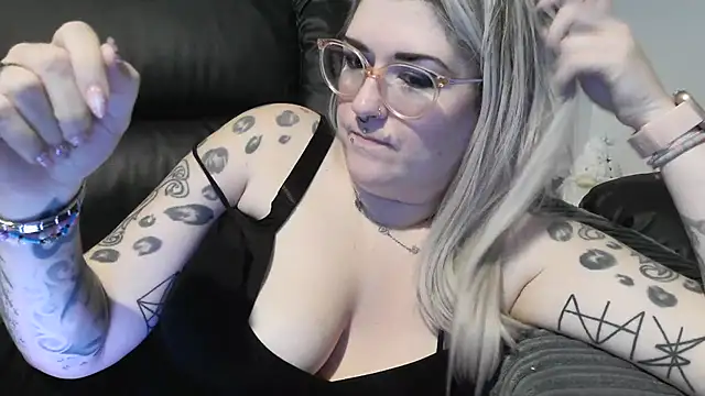 Sizzling_Indie36's cam snapshot