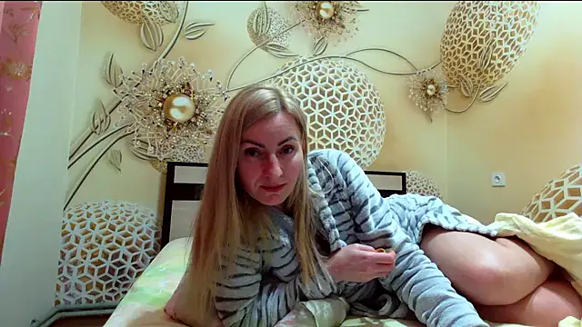 Yourrealgirl's cam snapshot