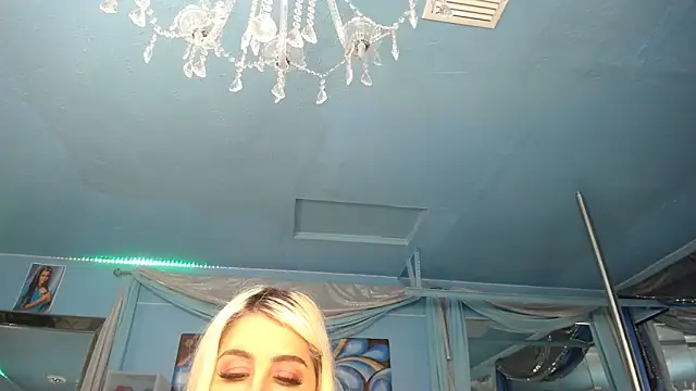 ADRIANNA_FOX's cam snapshot