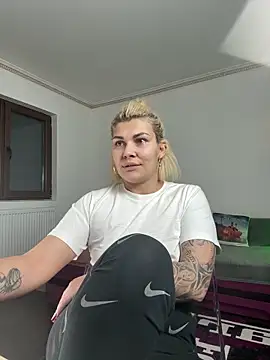 MiaKiittyy's cam snapshot