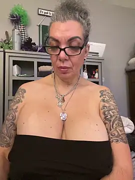 dieseldame1313's cam snapshot