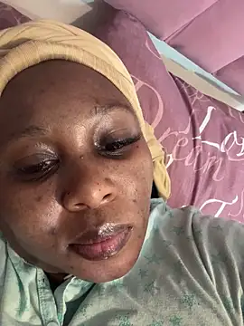 Bootyliciouse21X's cam snapshot