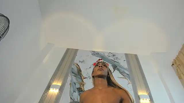 MiaLuxxi live sex cam