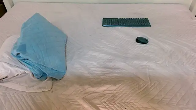 MilanZaire live sex cam