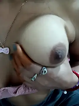 Slutty_queen18's cam snapshot