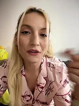 Ella_Charm's cam snapshot