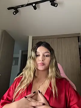 lunablossom_'s cam snapshot