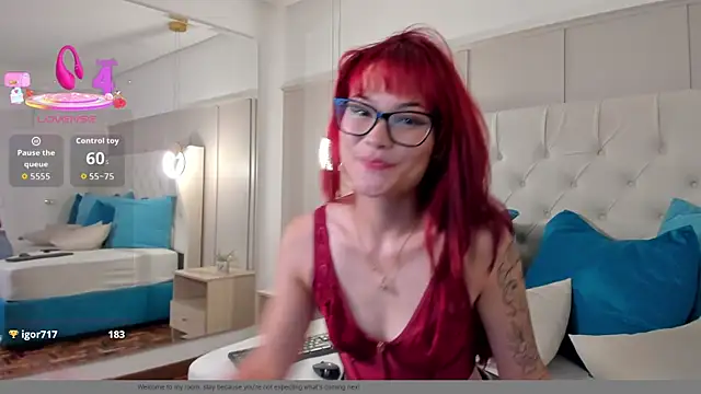 mae_lyra live sex cam