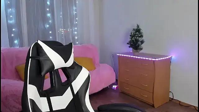 KisaModel's cam snapshot