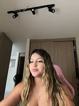 lunablossom_'s cam snapshot