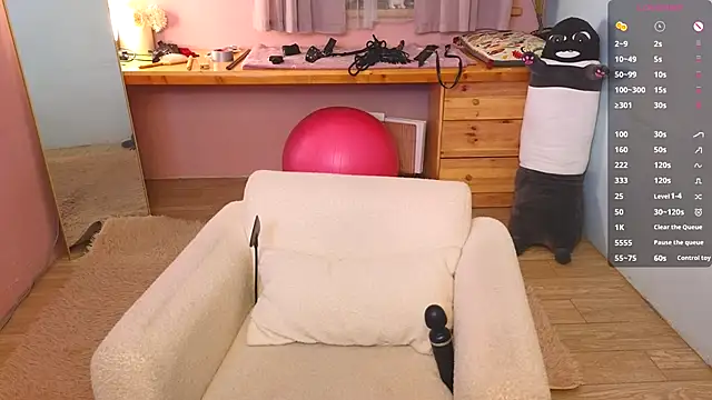 laracroftmansion's cam snapshot