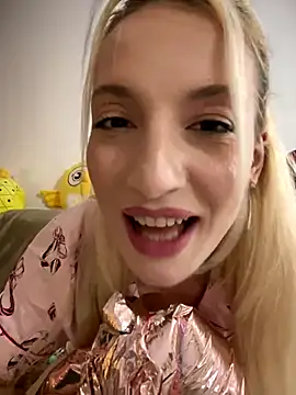 Ella_Charm's cam snapshot