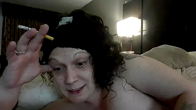 LilTinyWoman's cam snapshot