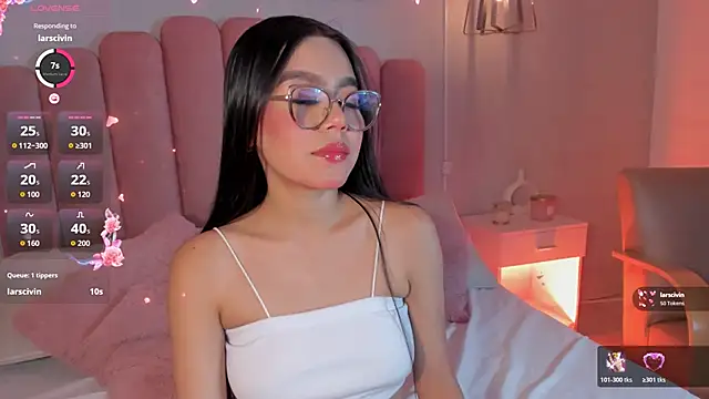 mara_swan_'s cam snapshot