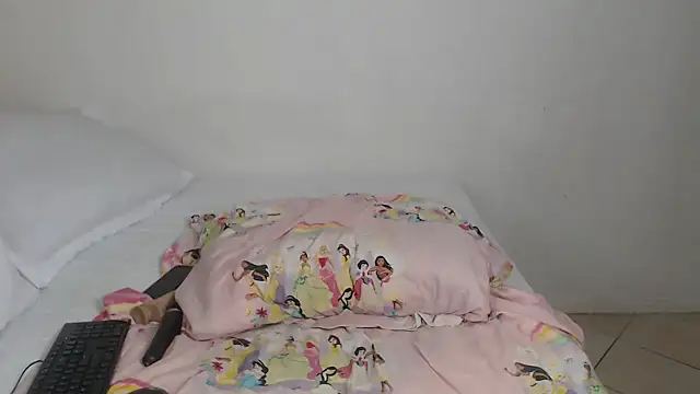 Bella_2025's cam snapshot