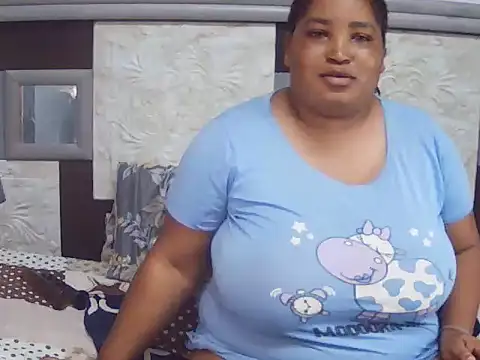 MassiveBoobsxxxx's cam snapshot