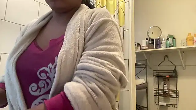 MommyConfident's cam snapshot